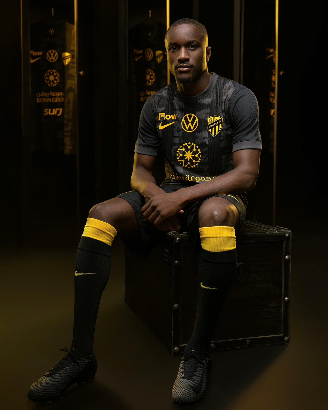 The Calm of the Color, The Power of Presence. 💛🖤